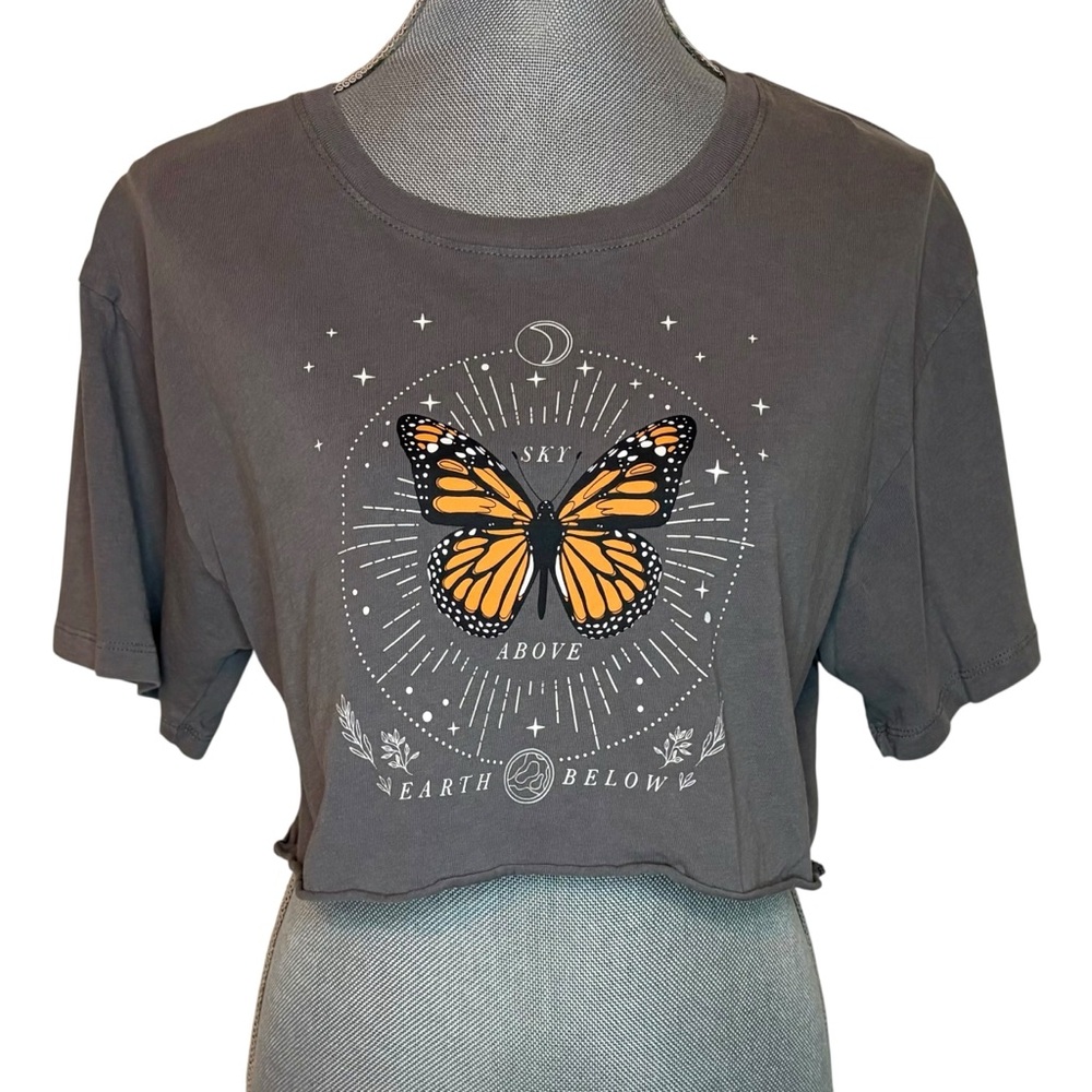 Cold Crush Butterfly Graphic Cropped Tee